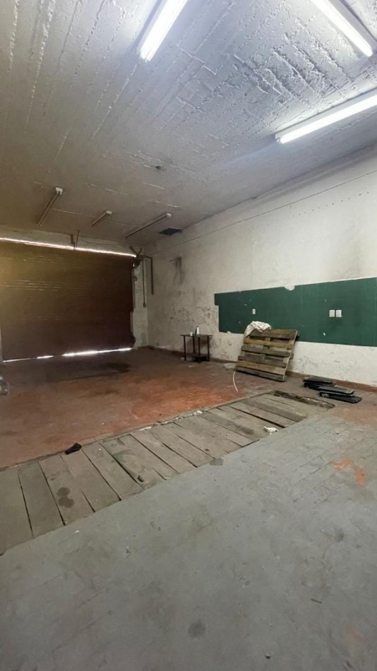 Local comercial o deposito sobre Av de la Calle Real