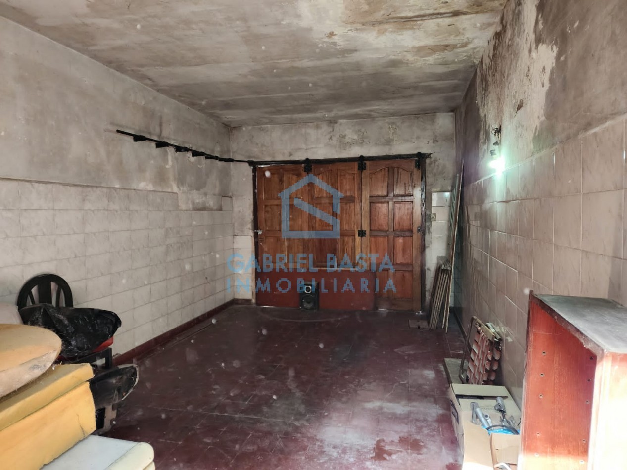 Casa con departamento en planta alta a refaccionar