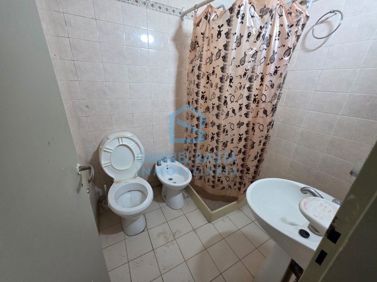 Departamento 2 ambientes con patio sobre Av Calle Real