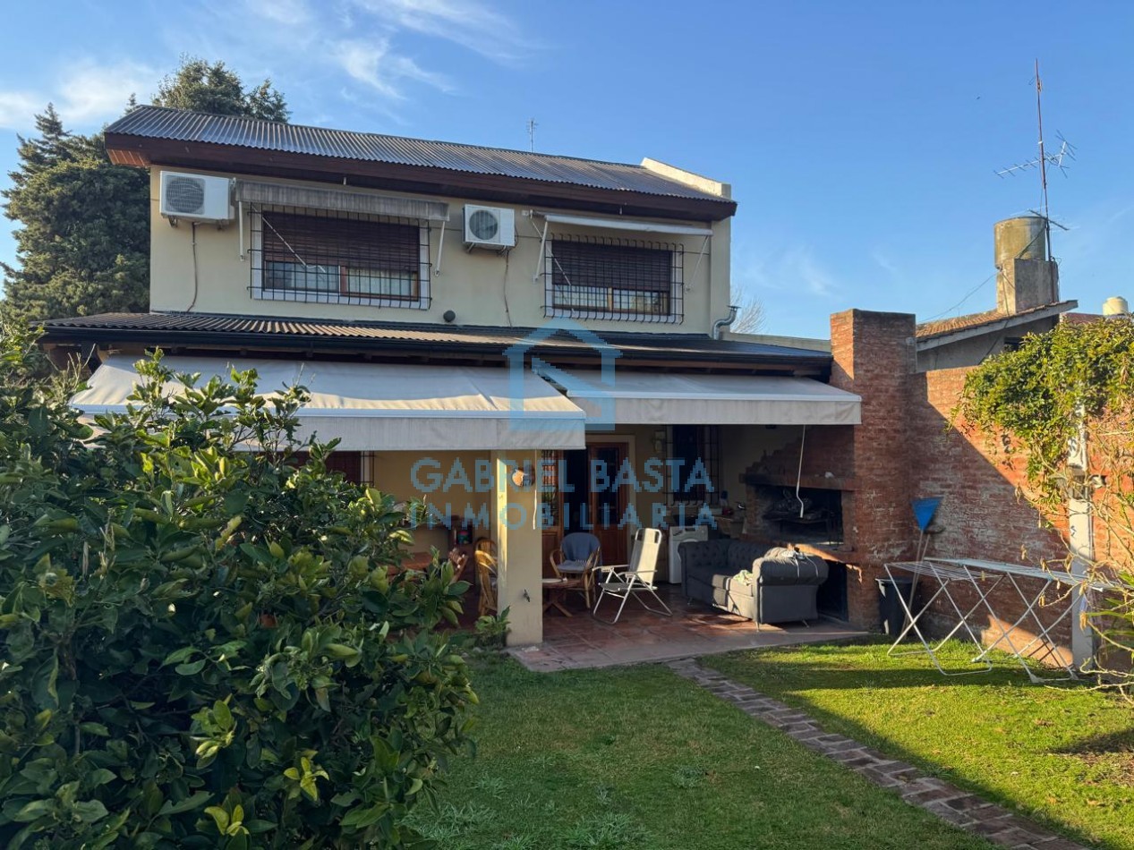 Casa con patio y pileta