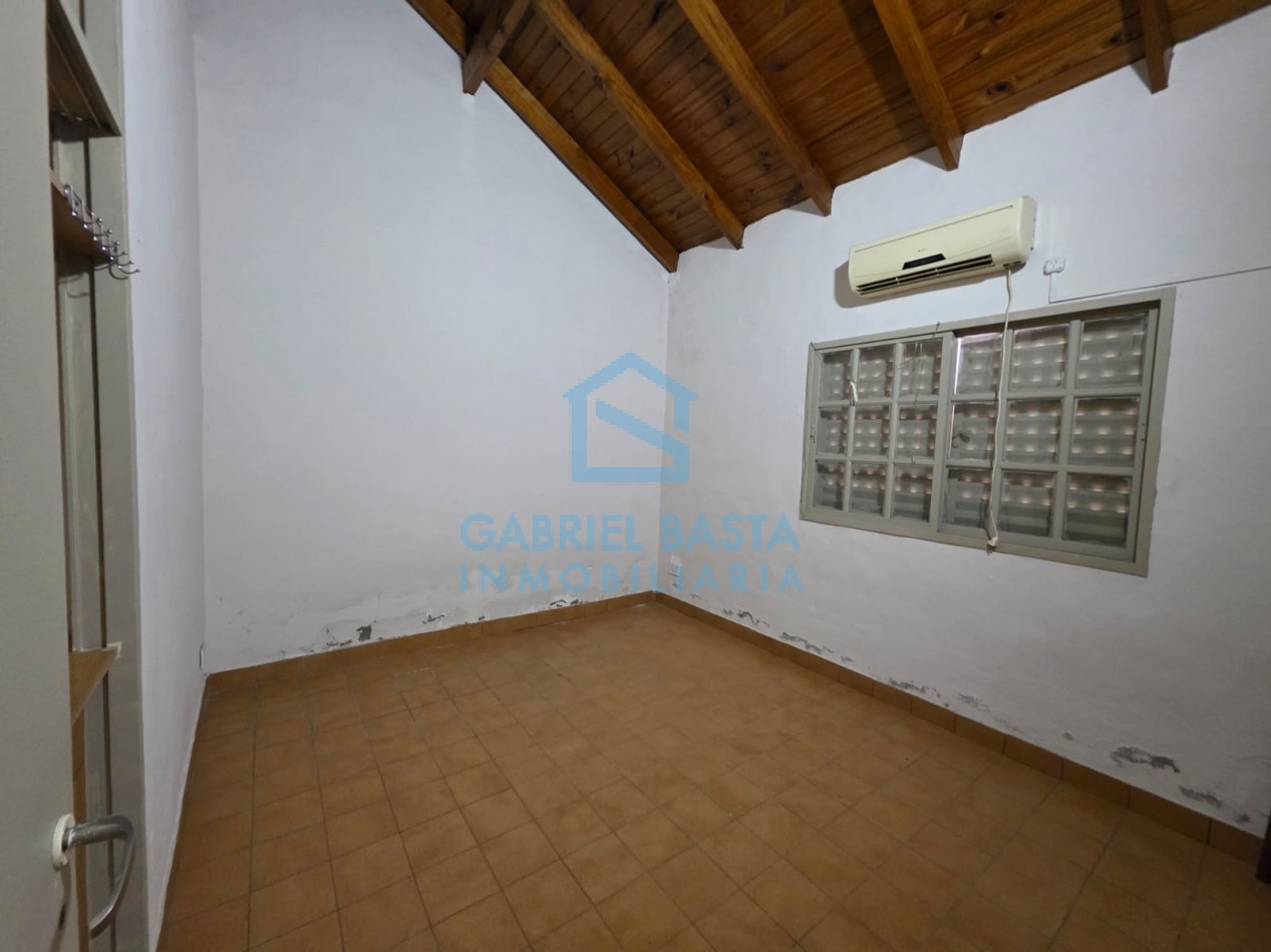 Departamento 2 ambientes con patio sobre Av Calle Real