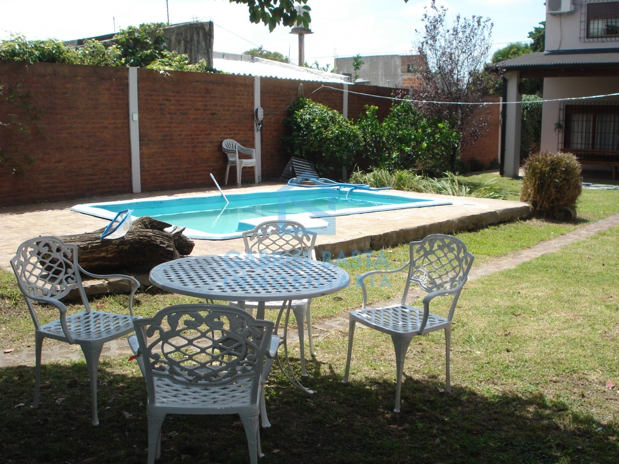 Casa con patio y pileta