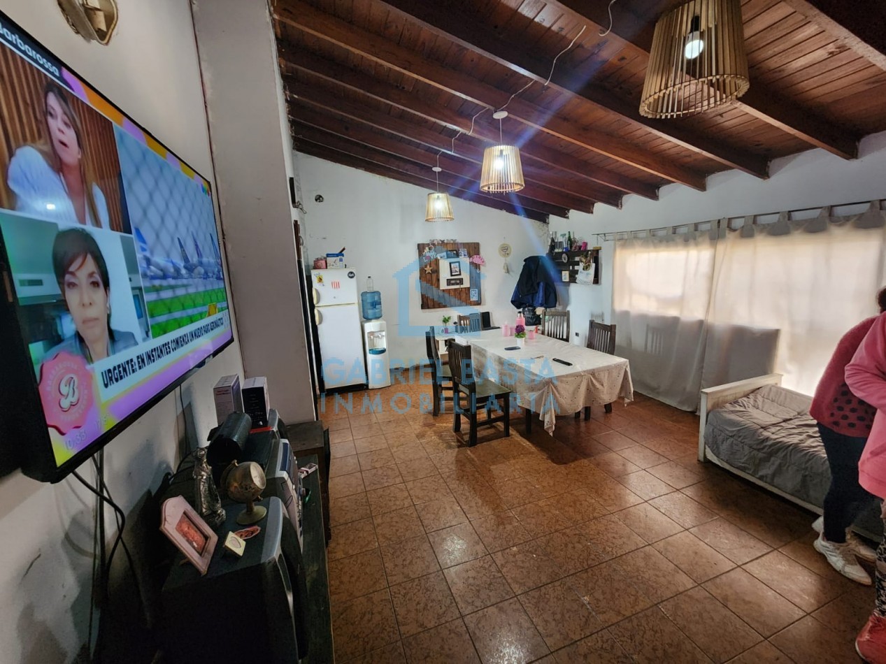 Casa con departamento en planta alta a refaccionar