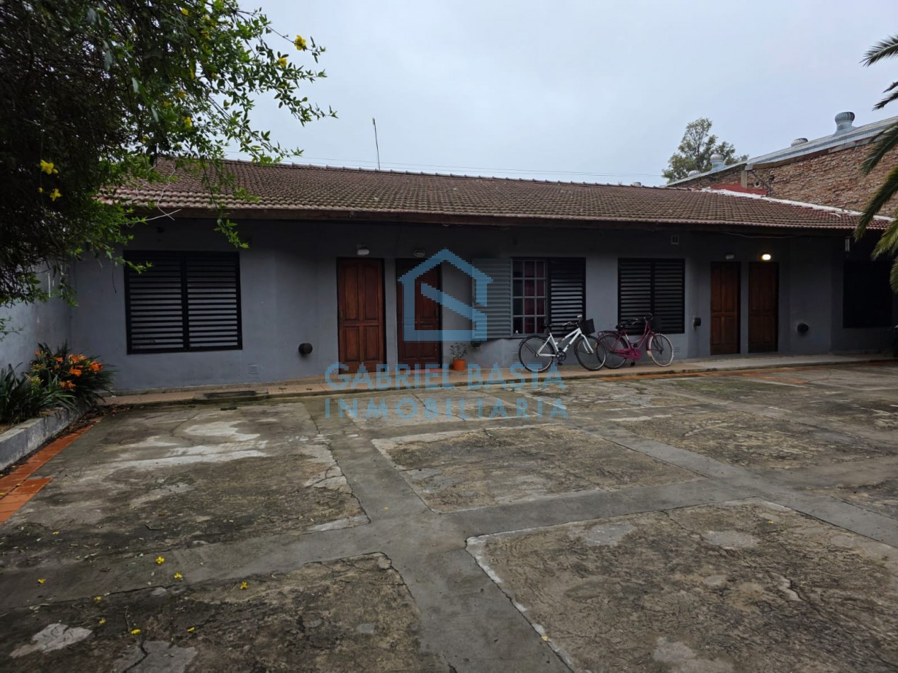 Departamento 2 ambientes con patio sobre Av Calle Real