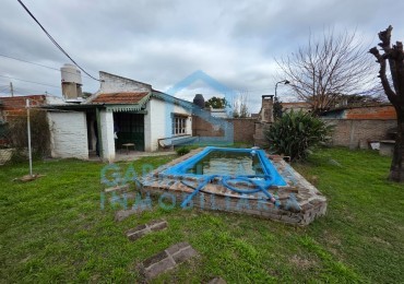 Casa sobre dos terrenos en Libertad